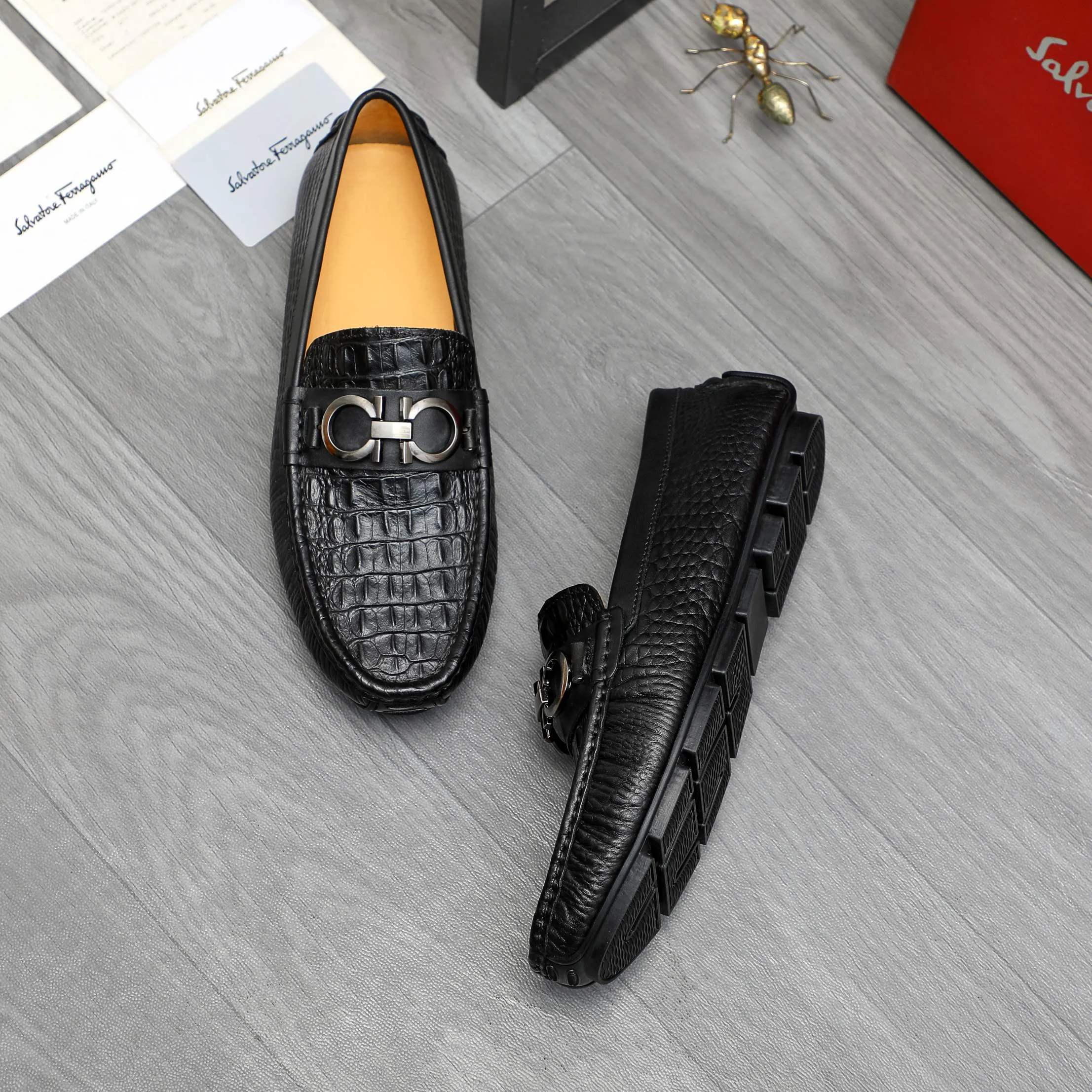 Men's shoes 💰p380 Product trademark: Ferragamo " Ferragamo ] Casual slip-on men's shoes Regular size: 38-45 Product materials: Selected crocodile pattern cowhide upper, pigskin lining, rubber outsole